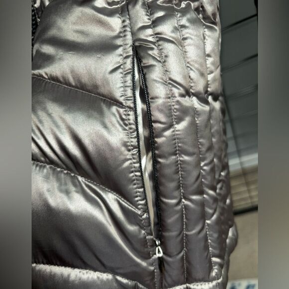 Andrew Marc packable lightweight gray hooded puffer jacket with bag EUC - Picture 3 of 12